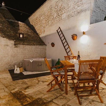אלברובלו Milestones Modern Suite Trullo Jacuzzi Spa & Relax מראה חיצוני תמונה