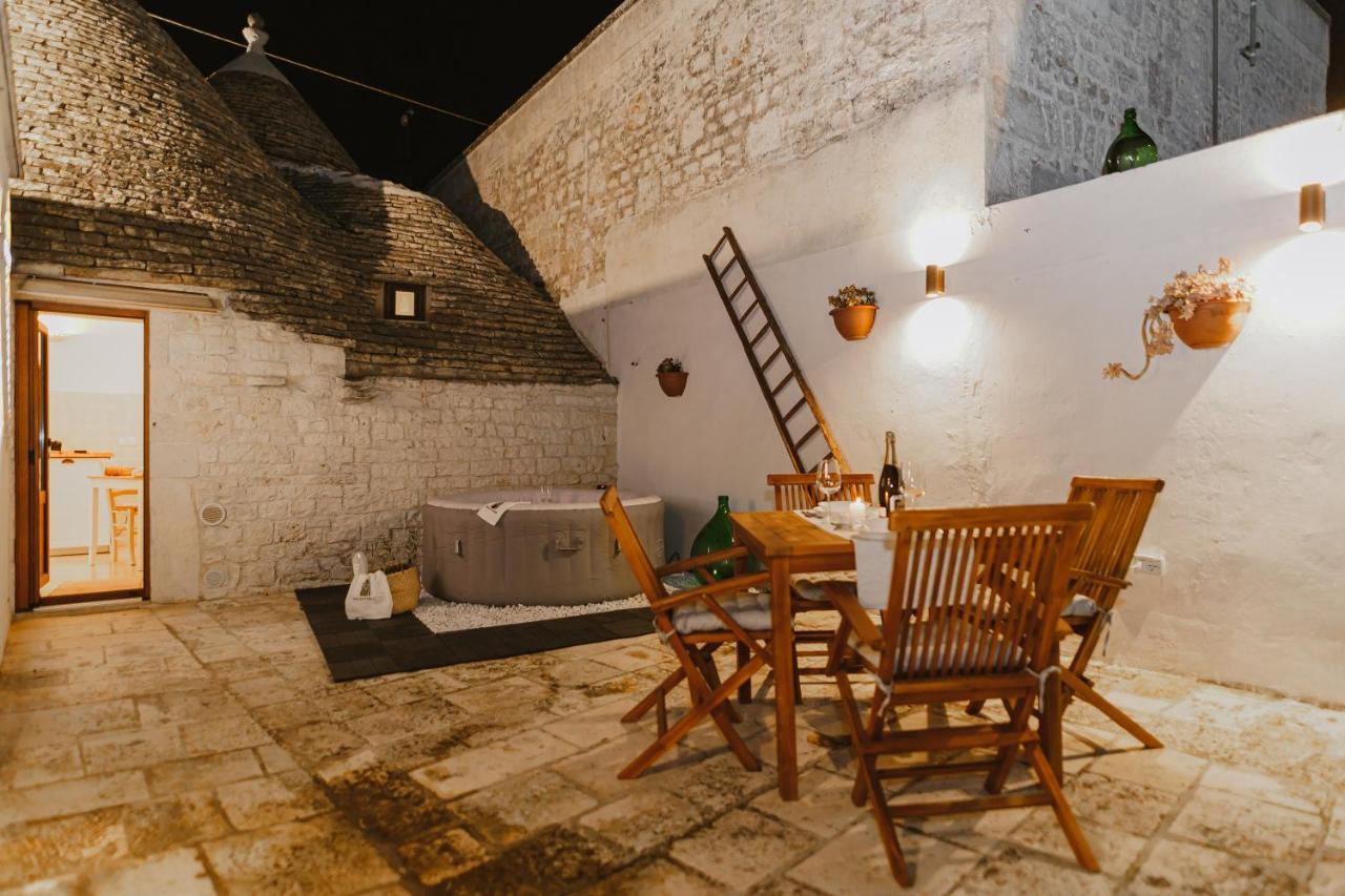 אלברובלו Milestones Modern Suite Trullo Jacuzzi Spa & Relax מראה חיצוני תמונה
