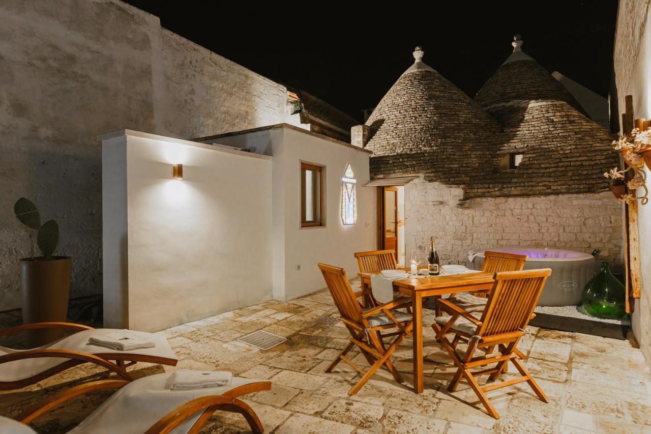 אלברובלו Milestones Modern Suite Trullo Jacuzzi Spa & Relax מראה חיצוני תמונה