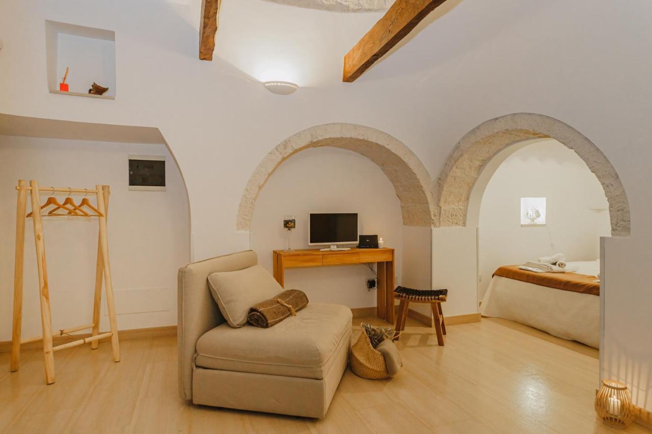 אלברובלו Milestones Modern Suite Trullo Jacuzzi Spa & Relax מראה חיצוני תמונה